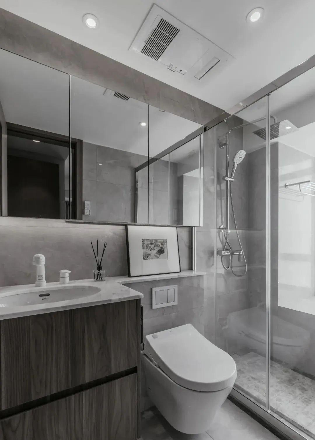 卫生间面积小,马桶后空间别浪费,学会这4种收纳技巧绝对不吃亏