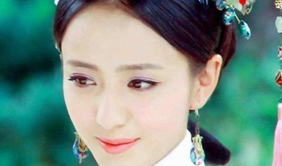 于正|导演于正和多位高颜值女生聚餐，有说有笑关系和谐，马苏也在现场