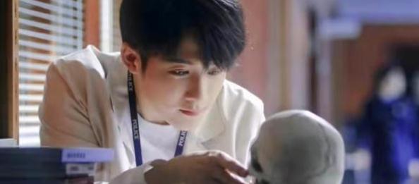 春晚|15cm身高差，破镜重圆的剧情？三十岁的双男主越来越有那味了