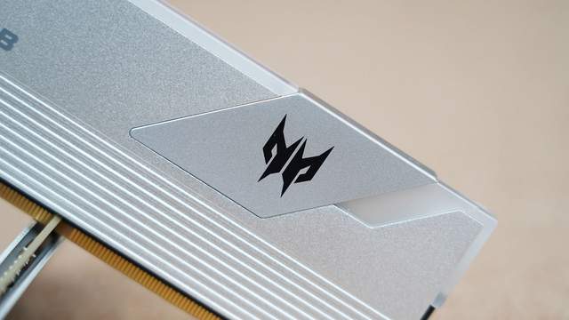 索尼|特效拉满，打造一台能在4K分辨率下畅玩老头环的黑白配色主机