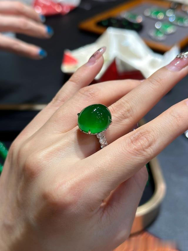 雕刻|翡翠是玉吗?翡翠和玉有什么区别?