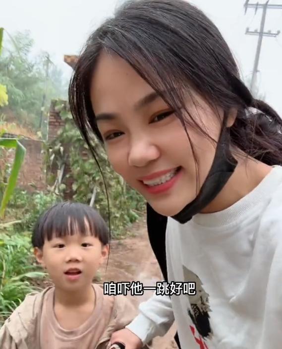 |网红“樊小慧”离婚出状况，儿子被送回四叔家，炸串店已关门