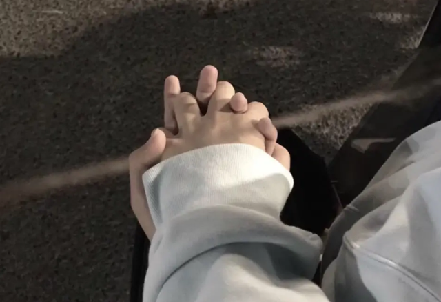 2015年,妹妹怀上姐夫孩子,逼宫不成直接往姐姐杯中投毒报复