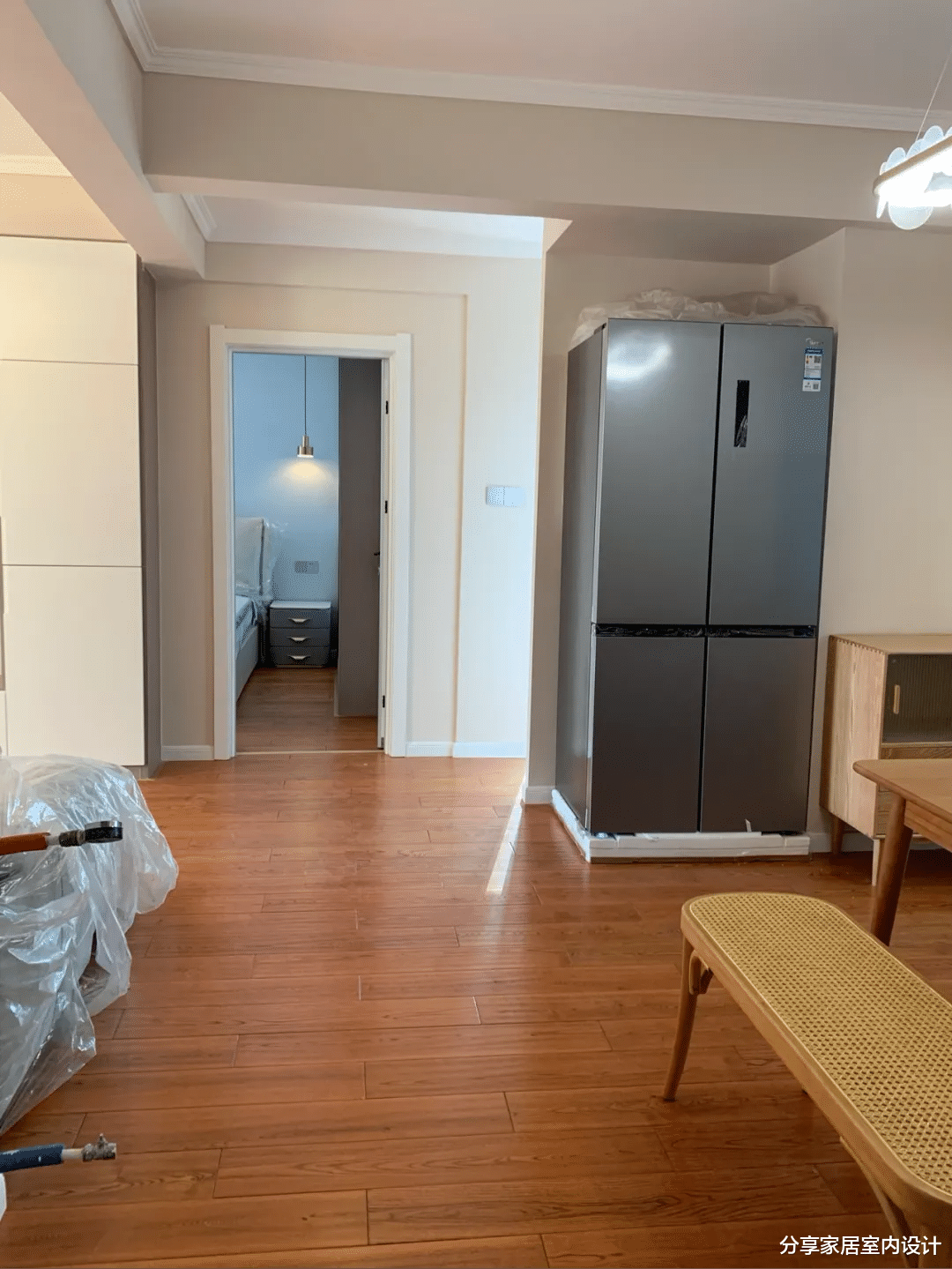 第一次装修新房，全屋坚持选择木地板，电视墙打满柜子非常实用！