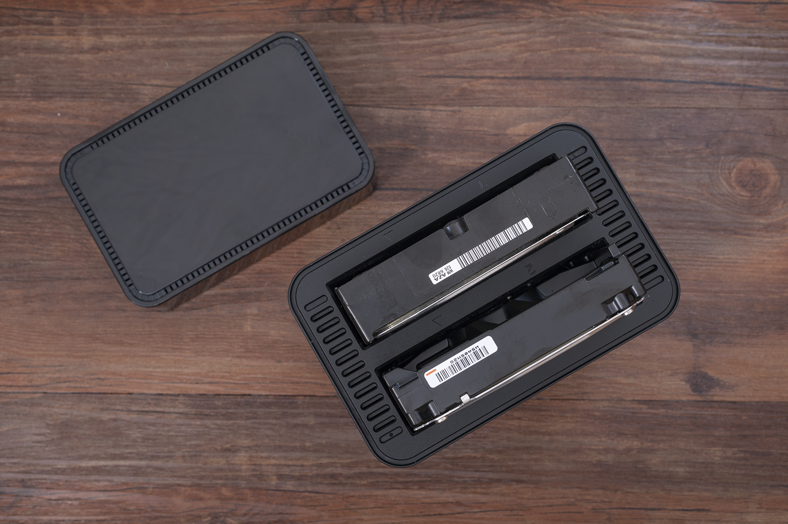 MySQL|拒绝松鼠病,3秒换盘易操作,入手ORICO双盘位磁吸硬盘柜