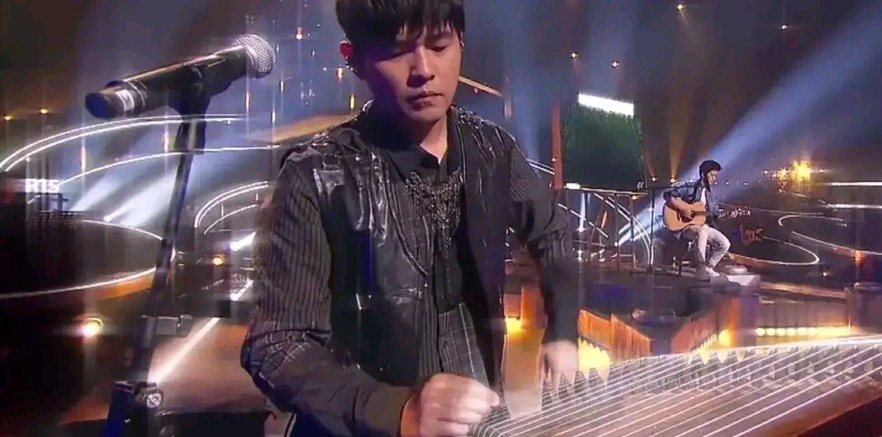 李健|网传好声音导师开场曲目,李荣浩演唱梁静茹的歌,刘德华没到现场