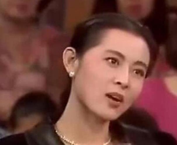 倪萍|91年春晚倪萍念贺电,打开是四张白纸,倪萍应变能力强留下经典