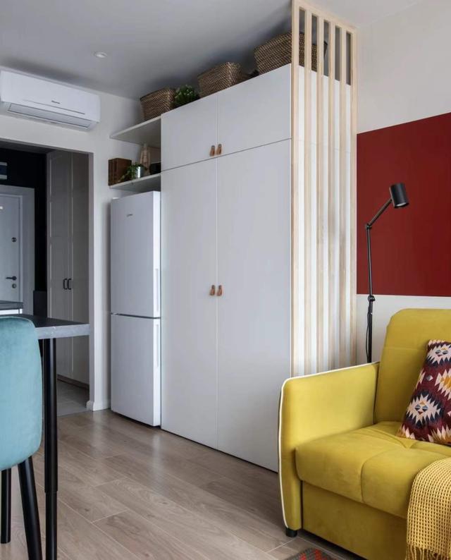 简洁舒适的22㎡蜗居公寓,功能全收纳多,也能体现色彩艺术美学