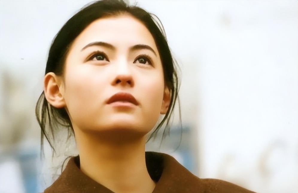 张敏 23岁张敏遇上24岁周慧敏,这10位女星的20几岁,美得不可一世