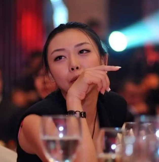 濮存昕|濮存昕女儿濮方：倒贴50万下嫁到东北农村，结婚10年被丈夫宠成宝