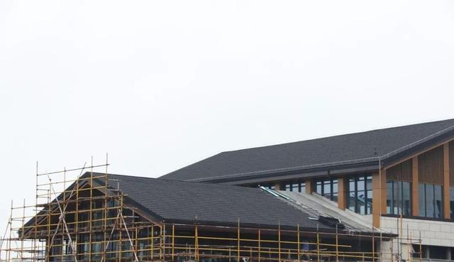 方方正正的柜子不能满足需求，切割30做斜面设计，减少鸡肋空间