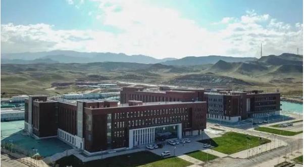 乌鲁木齐|占地3711亩！乌鲁木齐被50亿新校区“砸中”，已投入使用，引关注
