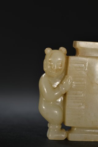 和田玉籽料|清代 和田玉籽料童子抱瓶摆件