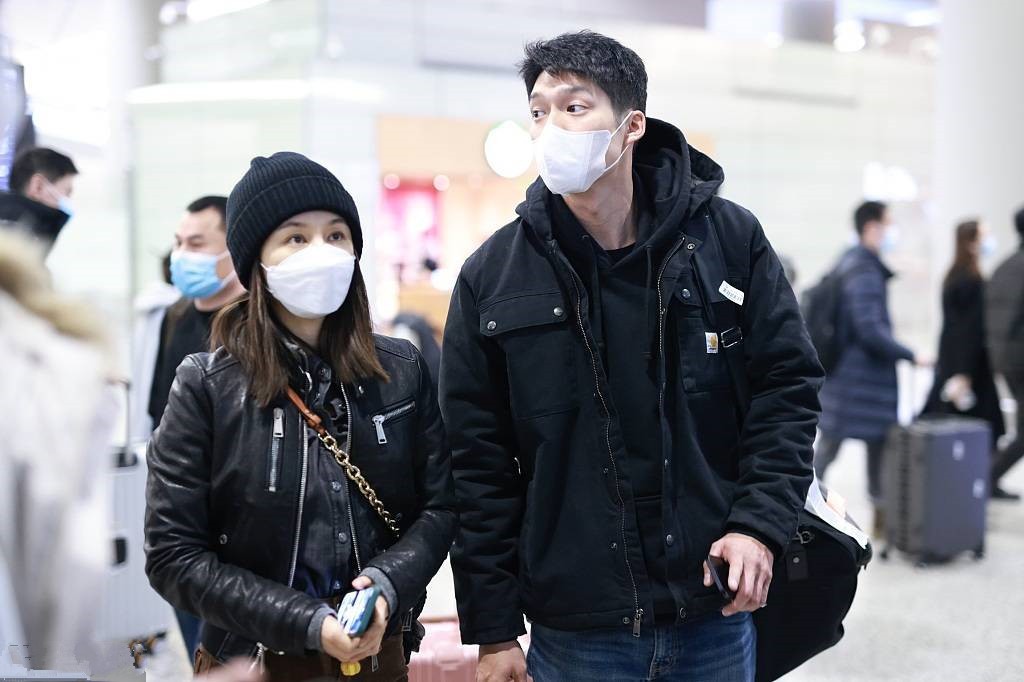 王子文|王子文恋爱后状态真好，穿硬朗皮衣也难掩甜美，王永恩真幸福