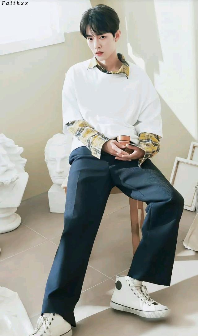 肖战|肖战难以享受普通人的生活，回家要绕两个小时，外卖不能点米粉！