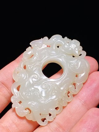 乾隆|清乾隆 和田玉籽料 白玉 宜子孙 螭龙纹韘形佩 鸡心佩