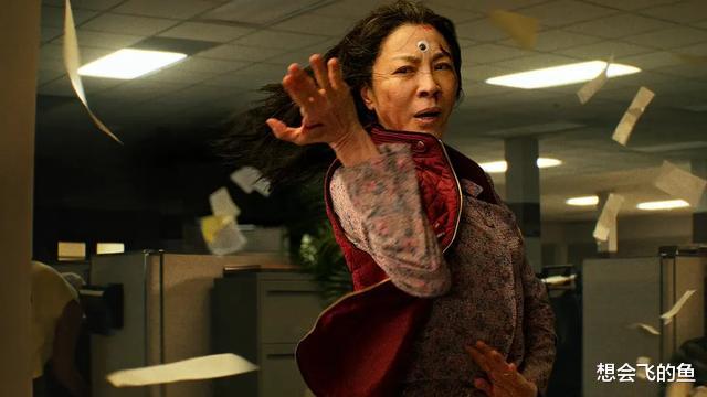 柳岩|没想到，59岁的杨紫琼会用一部“黄暴污”的电影，成为今年的王炸