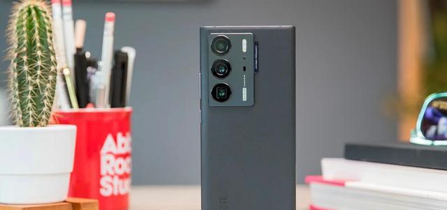 5G|中兴Axon40Ultra评测：很优秀的真全面屏手机，但有3点我不喜欢