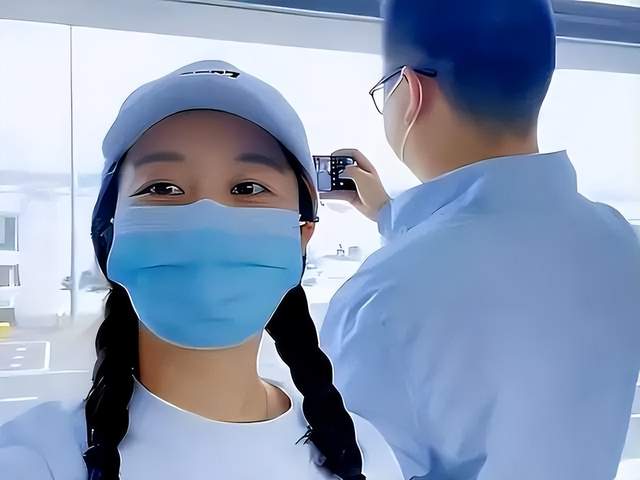 |欺骗善良？曝田静直播中表示过年要值班，回九江大团聚成为奢望