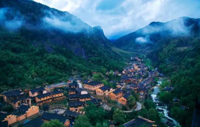 广州市|江西一人造旅游景区走红，花费26亿，被称“山谷里的桃花源”
