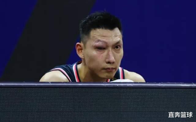 广东男篮|严惩48号裁判胡吉！广东3人受伤没哨，易建联砸球怒斥技术台投诉