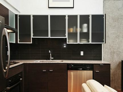 橱柜吊柜是上翻门方便还是平开门方便?老师傅的话让我不再纠结