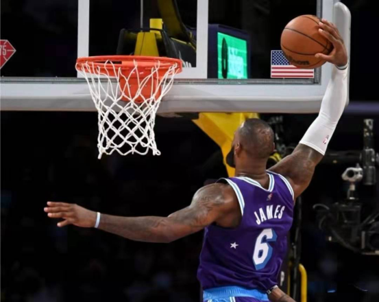 职业教育|又一个历史第一，一腔孤勇的全力詹，湖人在损耗他的职业生涯