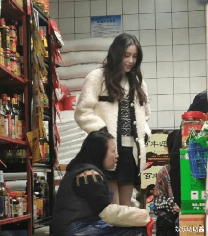 生图|32岁任嘉伦新剧“发福”,baby生图曝光后,网友:我姐回村看店了