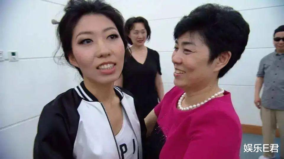 曲婉婷录视频放生蚊子,自称害虫也有生存权,网友:何不食肉糜