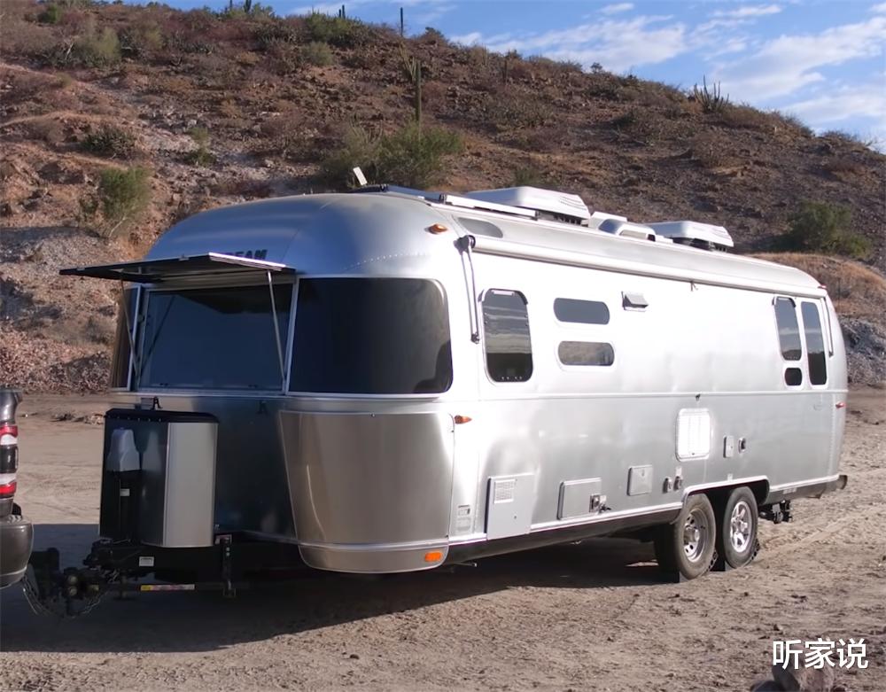 一家四口放弃一切，在17㎡拖车小家里住3年，过起居无定所的日子