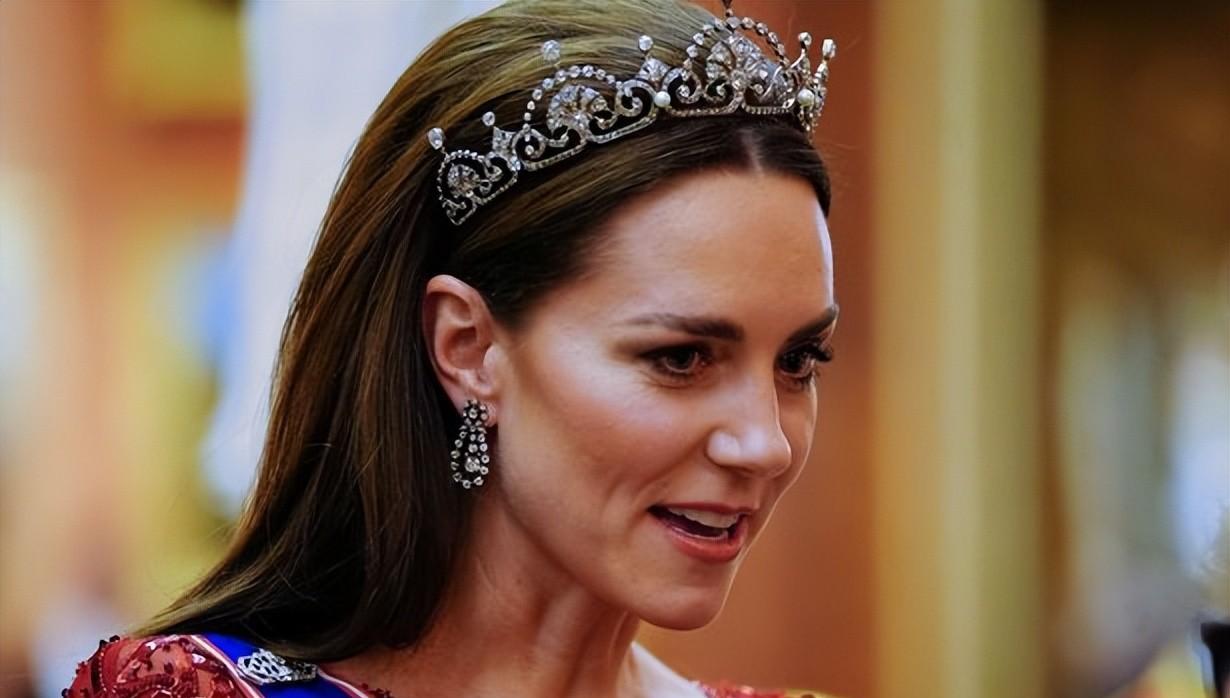 威廉王子|凯特身穿460英镑礼服,无视梅根1亿英镑打造的纪录片