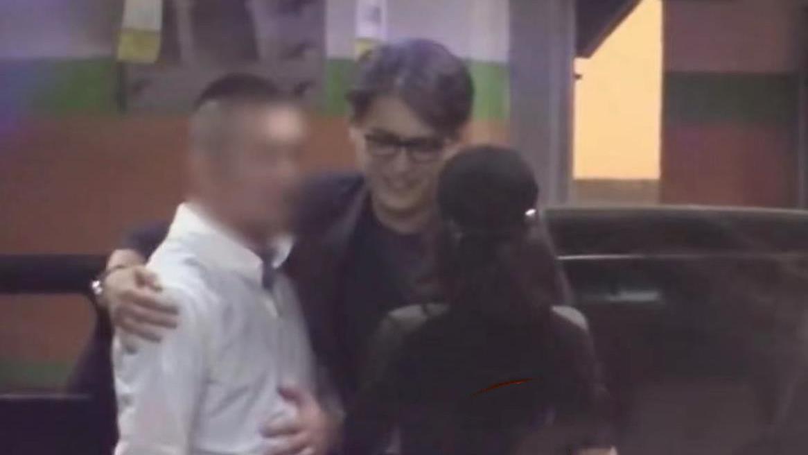 章子怡|章子怡和靳东深夜聚会，独处车中密谈将司机赶下车，举止引起争议