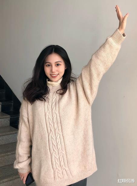 杭州|大学生晒“奶奶牌毛衣”走红，网友：奶奶还缺孙女吗？