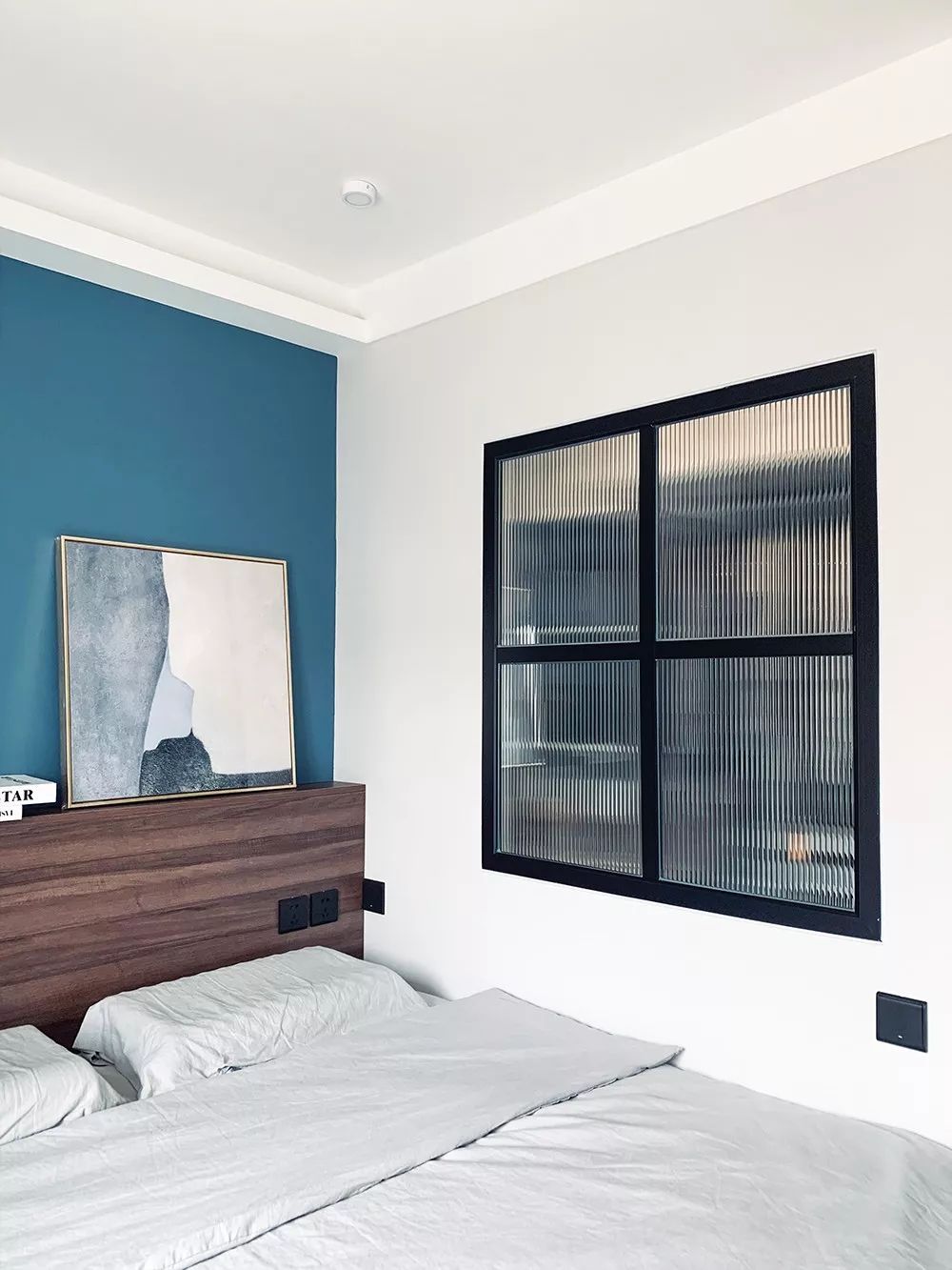 52平小户型,改造成了两居室,外加一个衣帽间,超有格调!