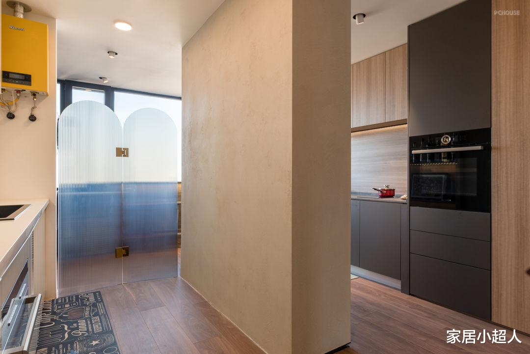 玩味统治下的现代融合空间