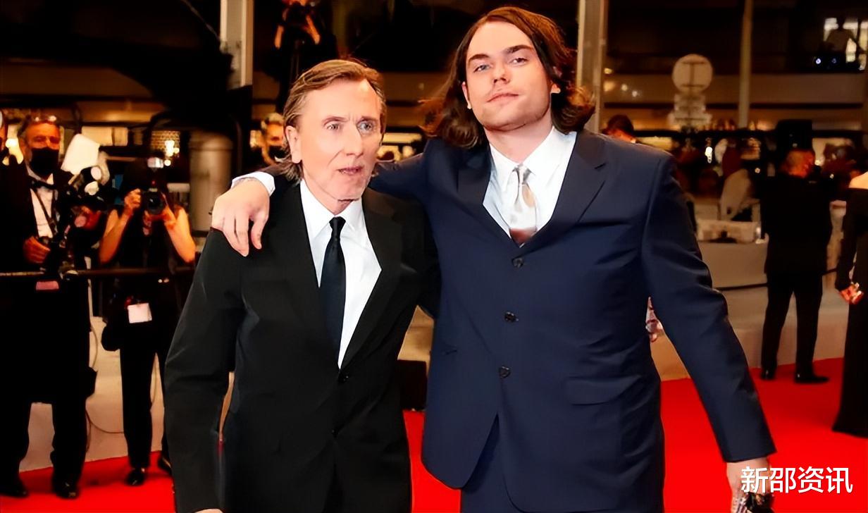 蒂姆·罗斯|男星科马克去世仅25岁！患生殖细胞癌多次化疗，暴瘦54斤听力受损