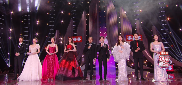 奶茶 跨年夜妆容尴尬现场：虞书欣口红粘牙，任嘉伦高低眉，杨紫妆感重！