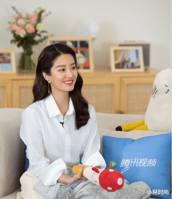 三支一扶|职场女性怎么穿才能简单又好看?学杨采钰的准没错,超精致的