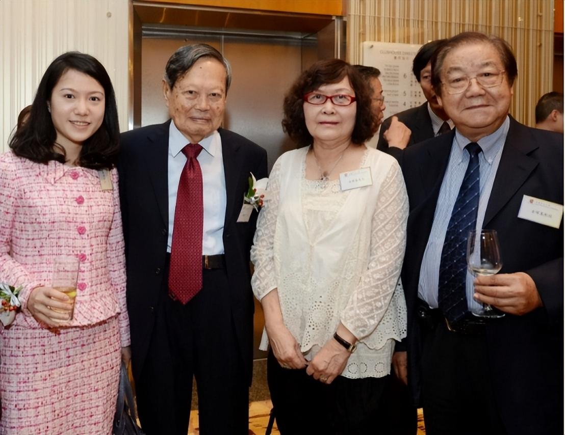 翁帆|百岁杨振宁入院治疗，妻子翁帆终于坦言，结婚确实有所图谋？