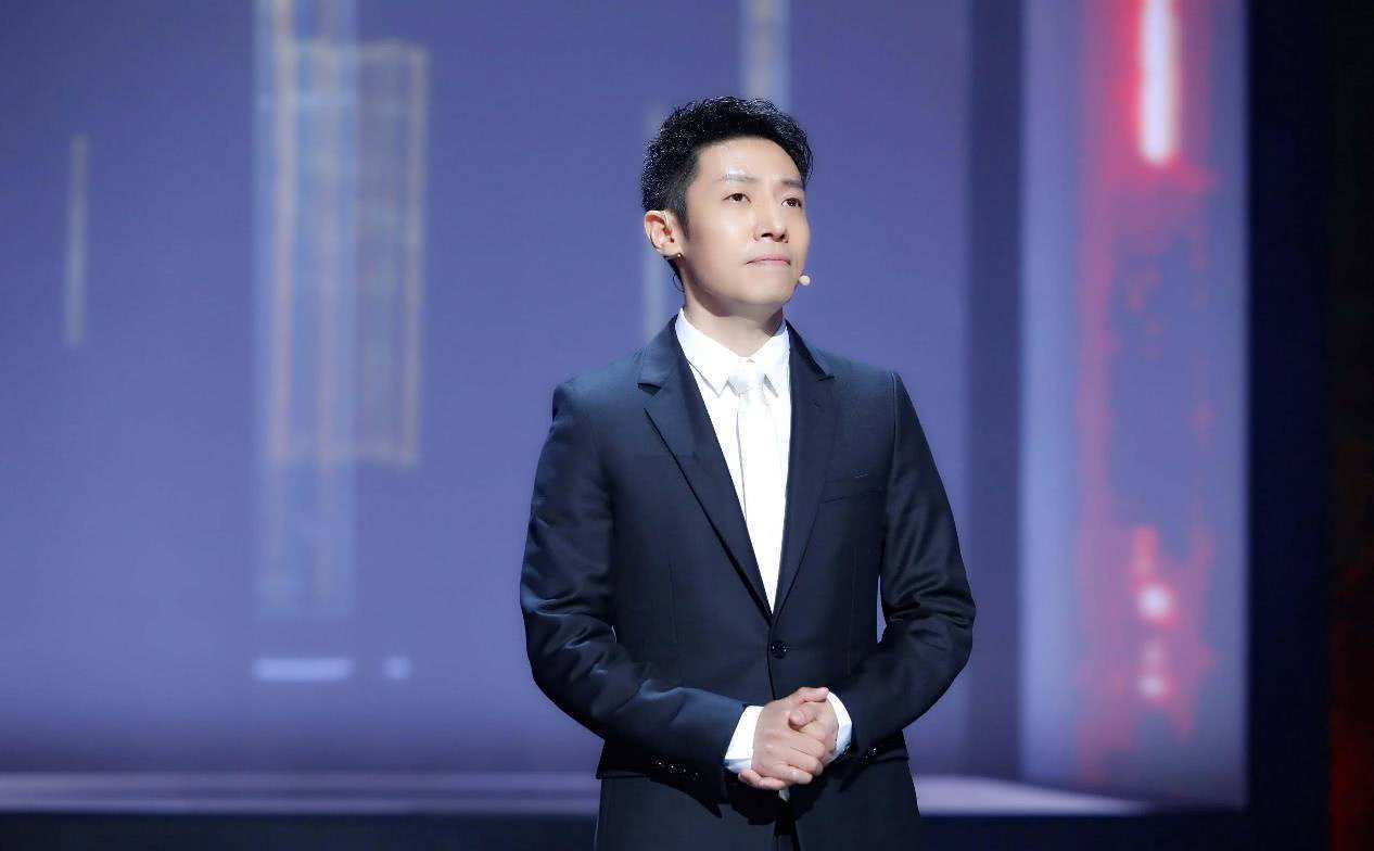 张艺兴|春晚节目单暗藏玄机!7个语言节目,张艺谋变演员,主持天团惊艳