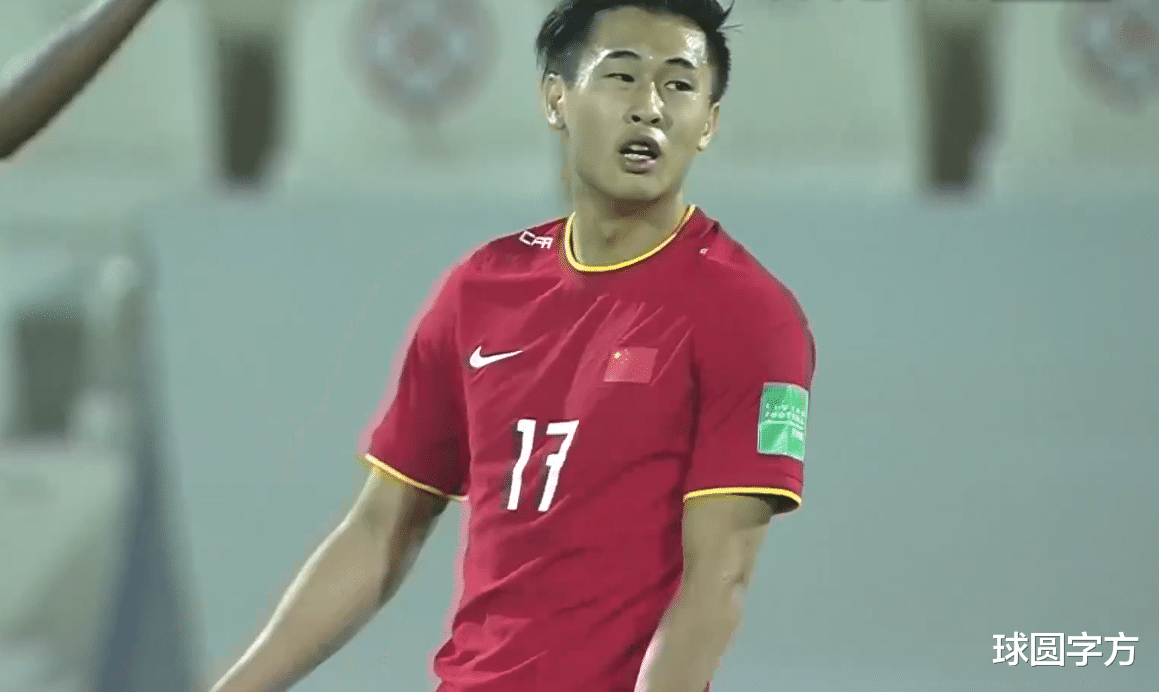 国足|1-1！国足继续刷耻辱纪录，两人隐身，“一老一少”是亮点