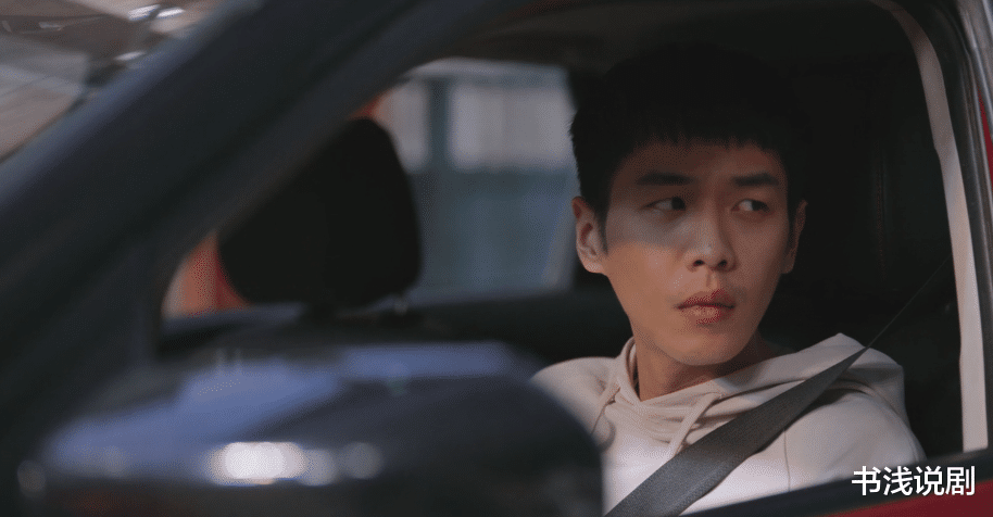 吴倩莲|《警察荣誉》口碑棒,白鹿的黑眼圈,打了多少“磨皮美人”的脸!