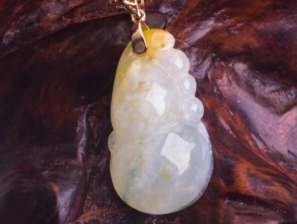 翡翠|翡翠饰品中,也有同音不同字的术语,但是含义却差别很大