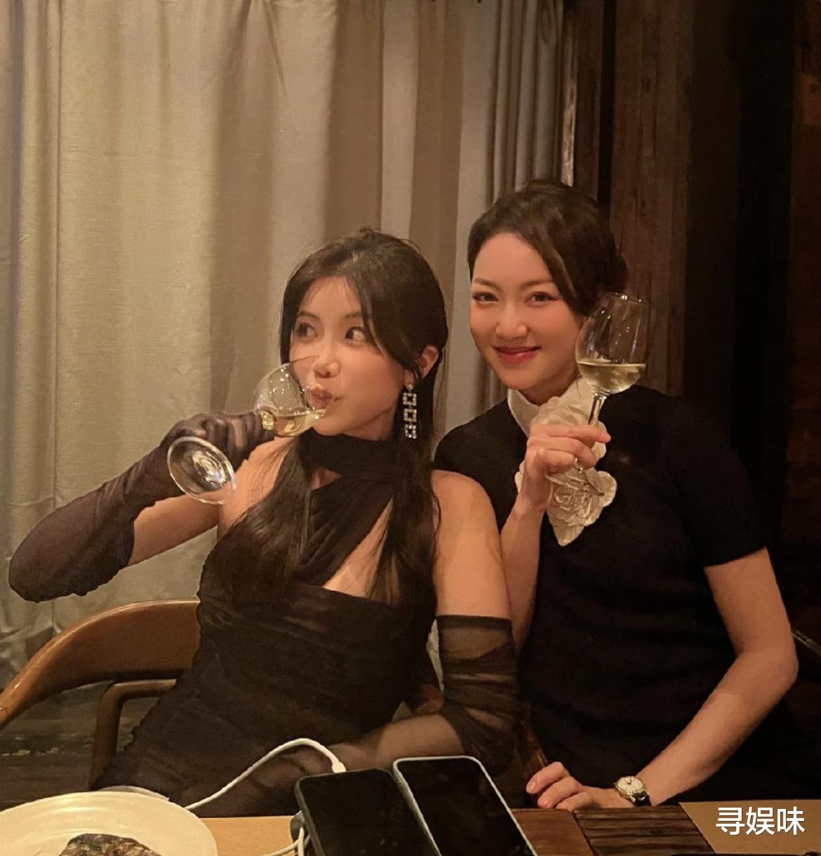 半熟恋人|《半熟恋人》“双罗”会面,罗颖为罗拉送生日祝福,却被问到感情