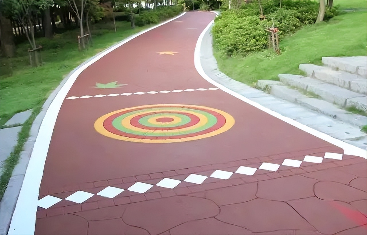 庭院里的纽带——庭院道路的设计和材料选择技巧