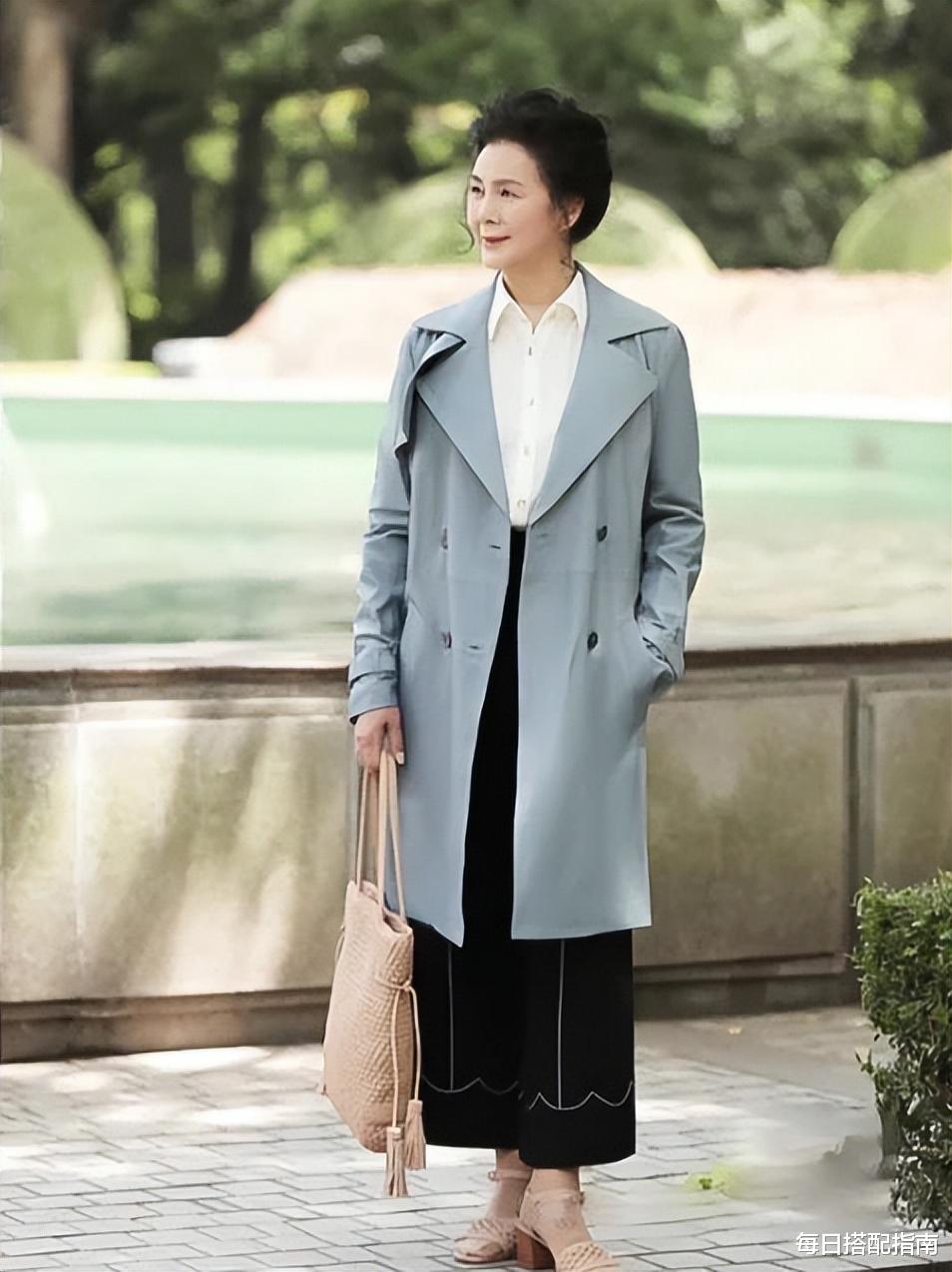 发型 这才是50、60岁女人优雅老去的秘诀:穿衣得体气质,发型妆容精致