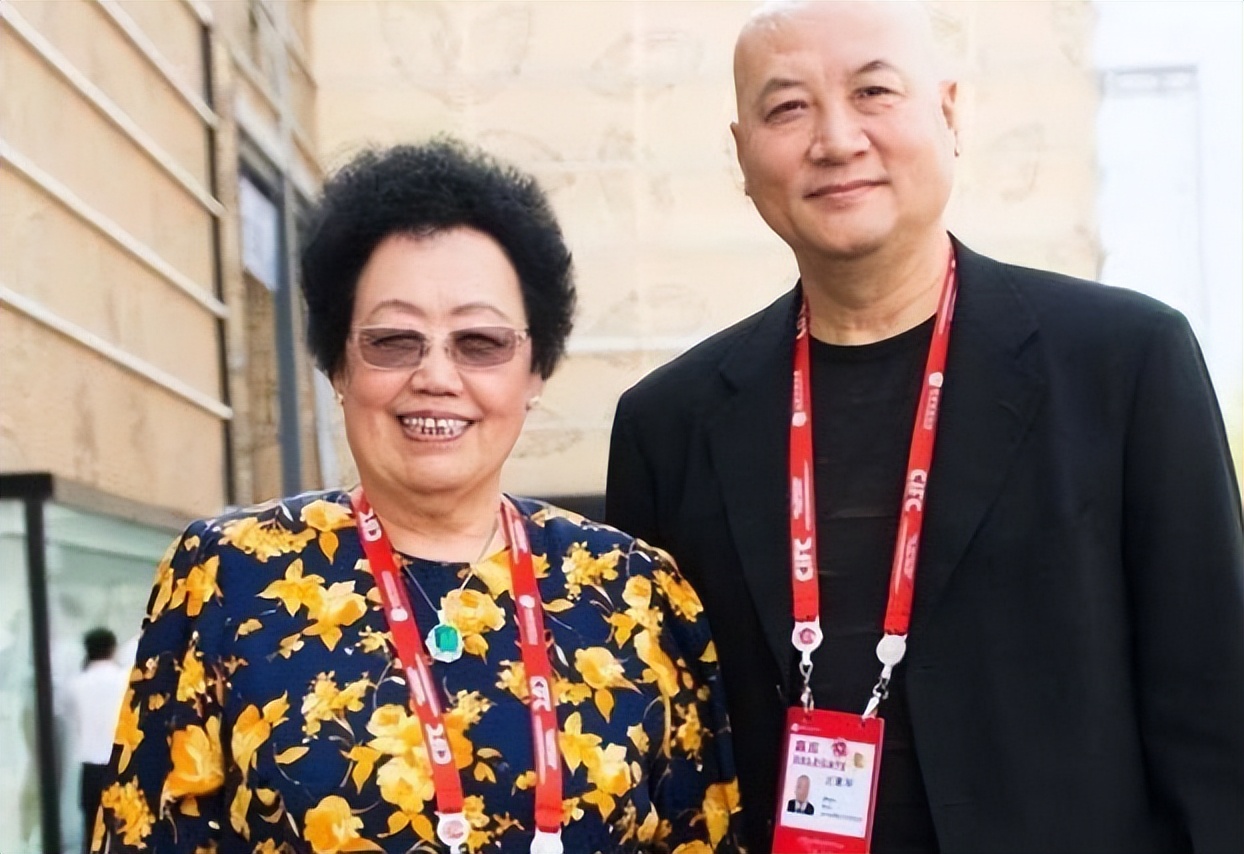 明星|7位男明星的丑妻，有人的媳妇被嘲是“马脸”，有人被笑像母子