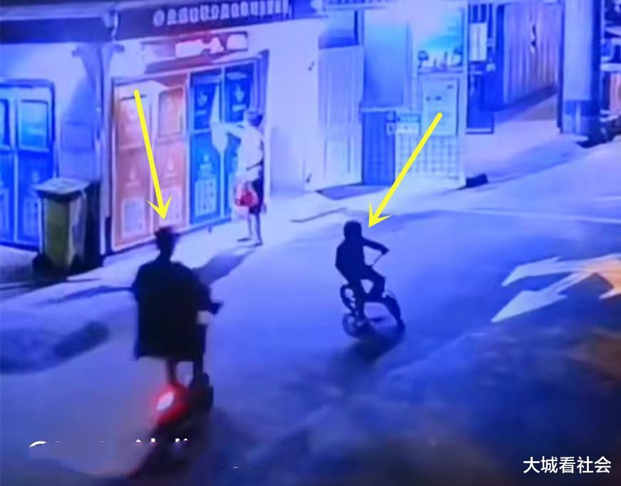 倒霉!福建一熊孩子骑单车摔倒,男子正好经过摊上事,家长:赔钱