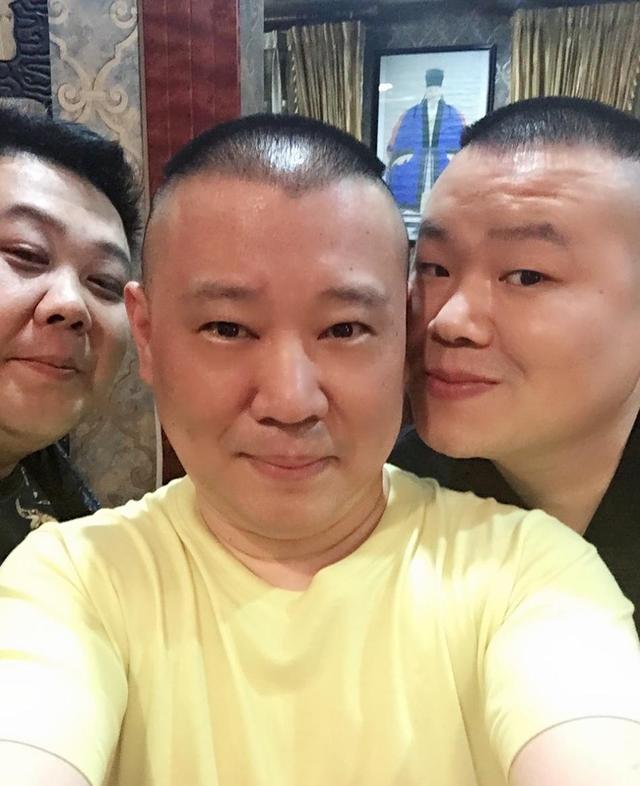 郭德纲|杨九郎深夜庆祝拜师九周年，晒与郭德纲合影留念，宛如“父子”