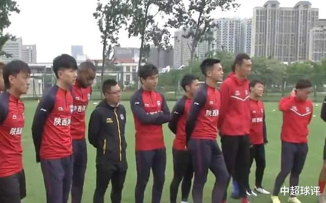 中甲|堪比踢野球！中甲豪门资金困难：球员每天自费去附近医院治疗！